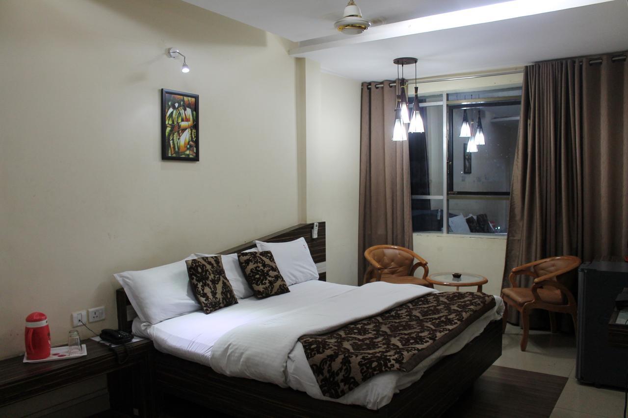 Hotel Swayam Джабалпур Екстериор снимка