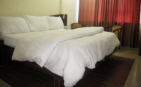 Hotel Swayam Джабалпур Екстериор снимка